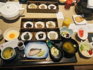 四国旅行二日目ホテル朝食画像