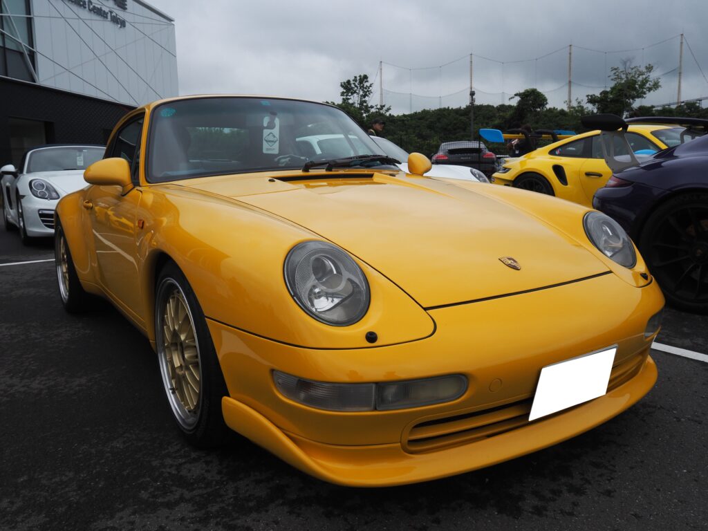 993