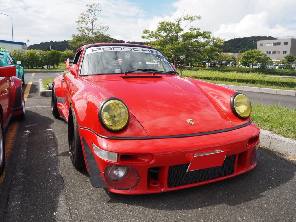 930