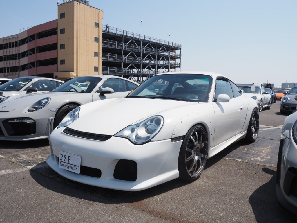 996