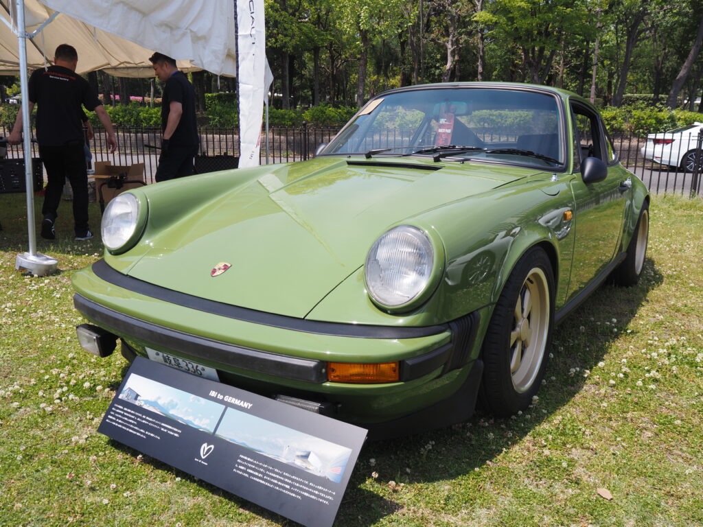 930