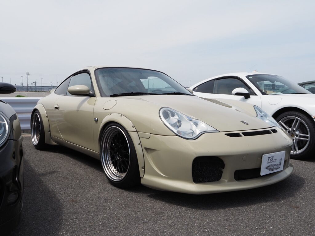 996